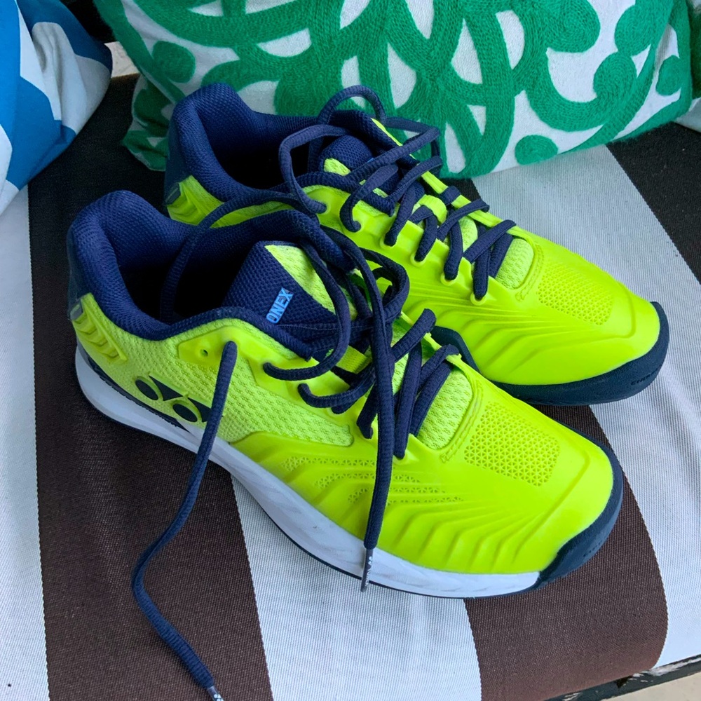 Yonex Tennis Shoes size 7